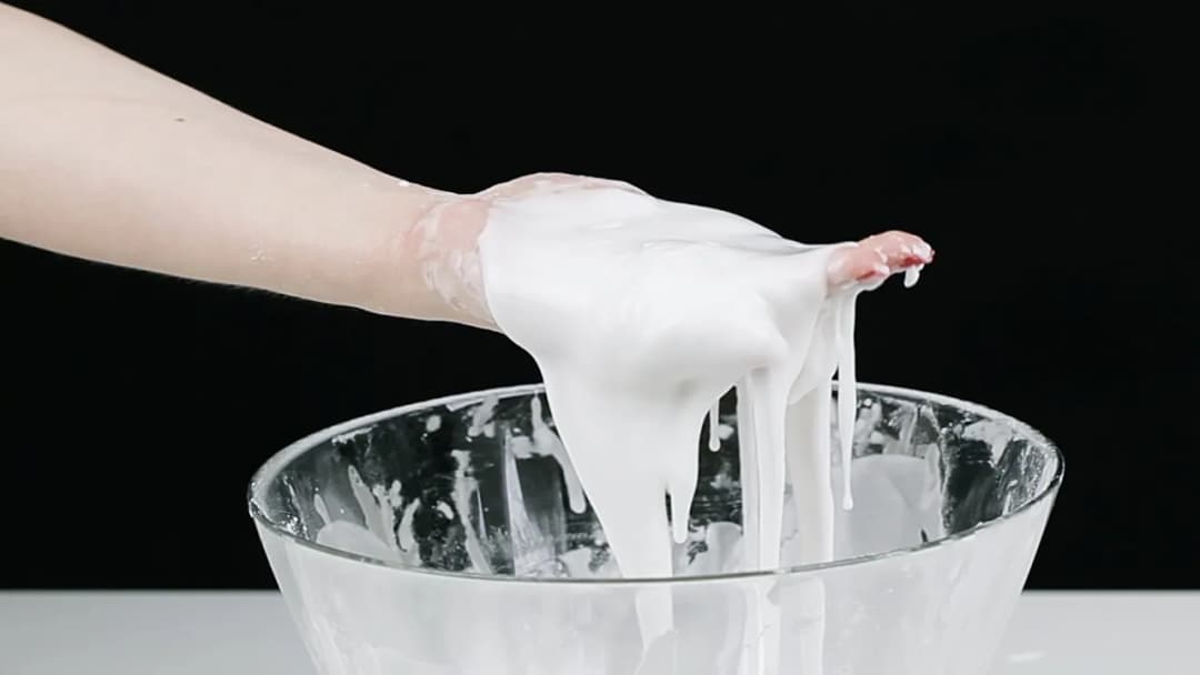 Magiczna ciecz nienewtonowska z mąki: prosty przepis i zabawa