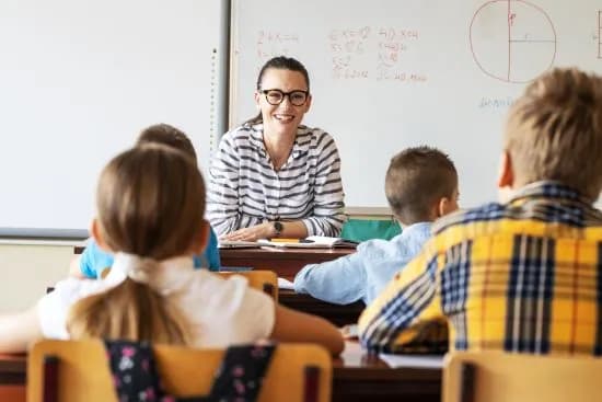 Nauczyciel wspomagający wychowawcą klasy? Sprawdź przepisy i praktykę