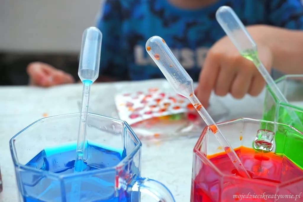 Proste eksperymenty z wodą dla dzieci nauka przez zabawę