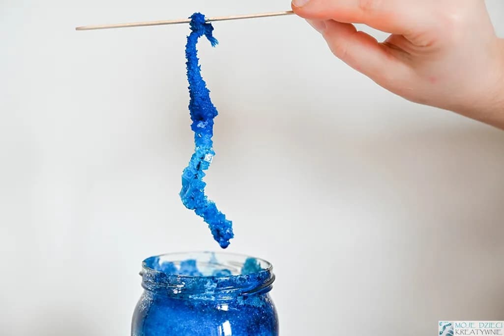 Hodowla kryształów soli na sznurku: Prosty przewodnik krok po kroku