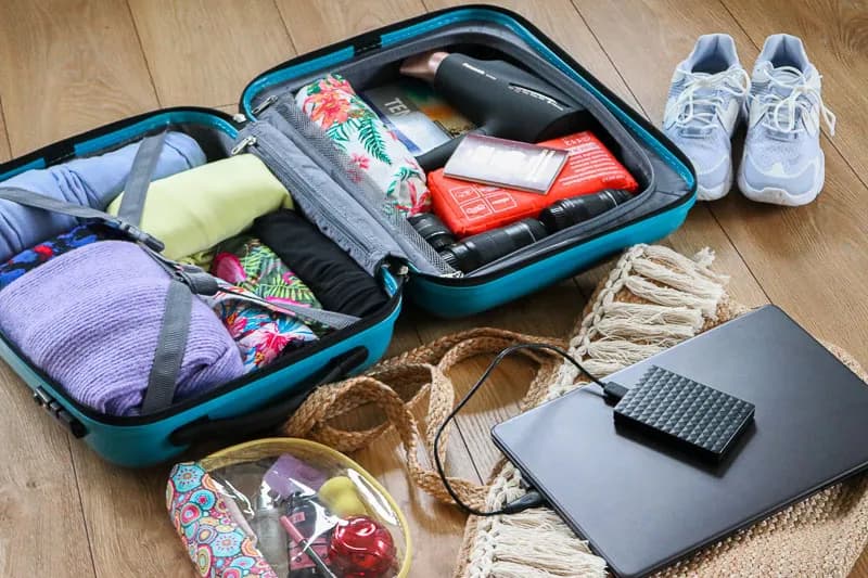 Co spakować na wycieczkę szkolną? Kompletna lista rzeczy